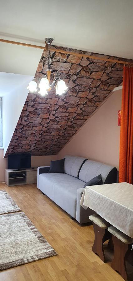 Vénusz Apartman Cserkeszőlő Exterior foto