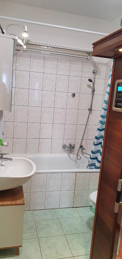 Vénusz Apartman Cserkeszőlő Exterior foto